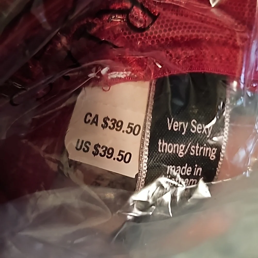 NWT Victoria's Secret Very Sexy pleather thong - Picture 3 of 4